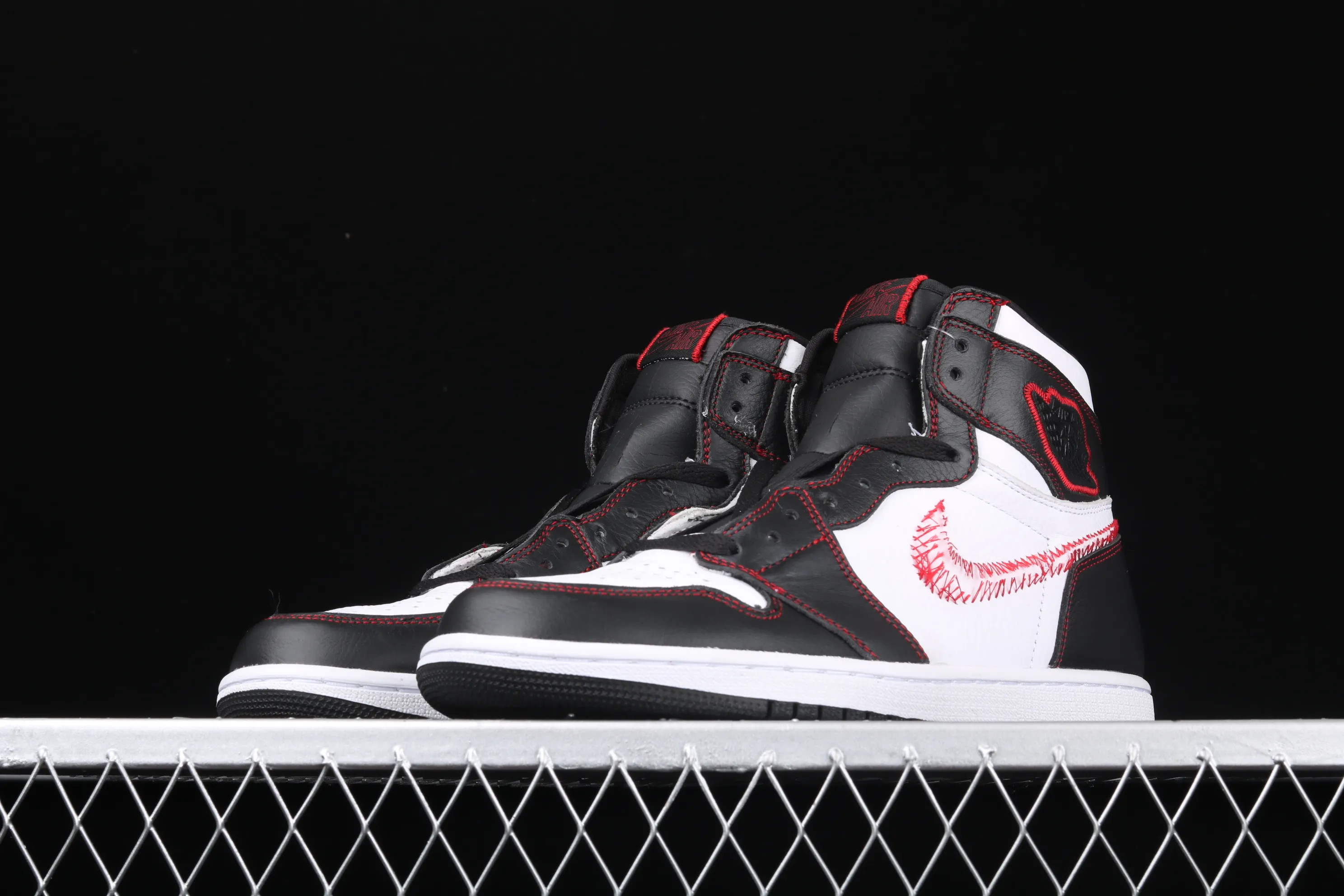 All categories Air Jordan Jordan series basketball shoes Air Jordan 1 High cost-effective version Air Jordan 1 "Dynamic Yellow" AJ1 black and white contrast stitching hook basketball shoes CD6579-071
